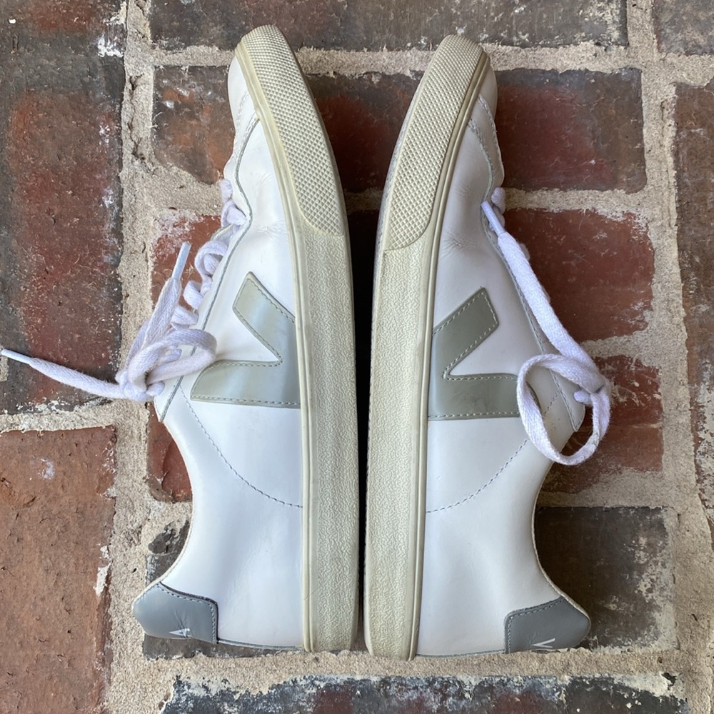 Veja low top sneakers with gray logo - Picture 4 of 16